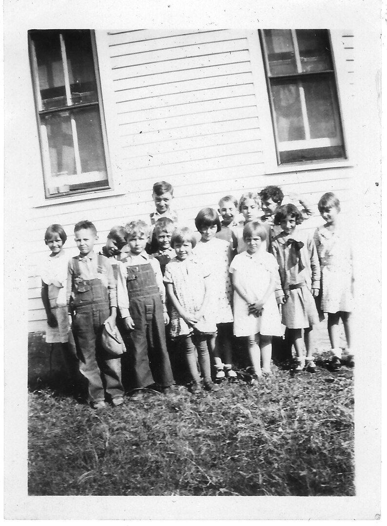 Photograph (133)
Early 1930s.  Unidentified kids, probably students at Hazel Dell where Irene taught school.
