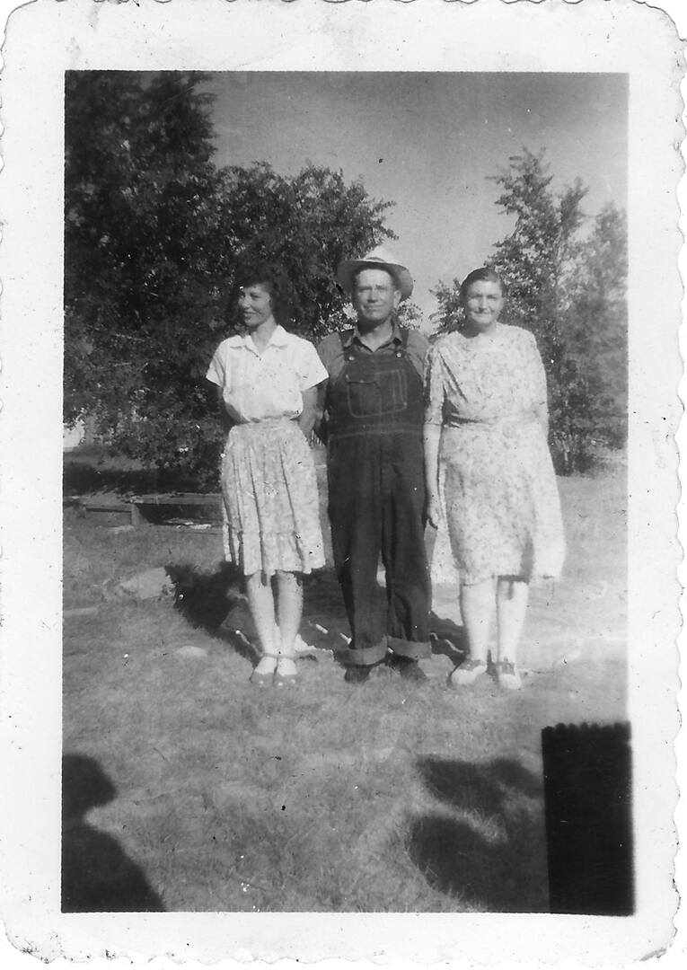 Photograph (68)
1938, KS.  Aunt Clara and Charlie Wirth with daughter Helen.
